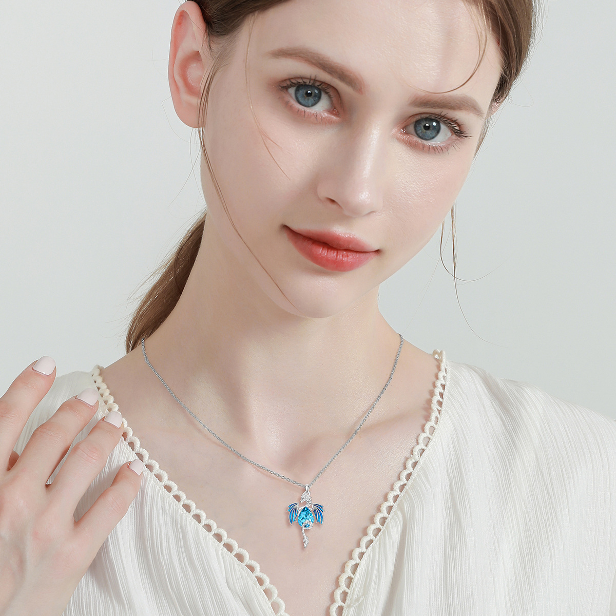 Collana con ciondolo di cristallo a forma di pera del drago in argento sterling-2