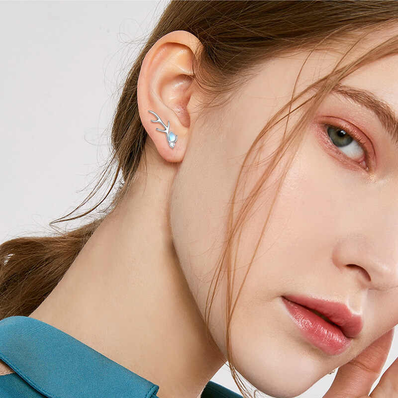 Brincos de prata esterlina com pedra da lua em forma de pera e alce-2