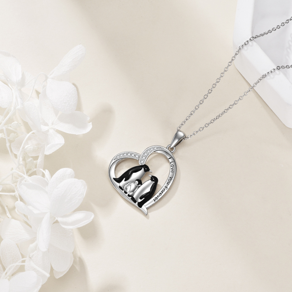 Collana con ciondolo a forma di cuore della famiglia di pinguini in argento sterling con parola incisa-4