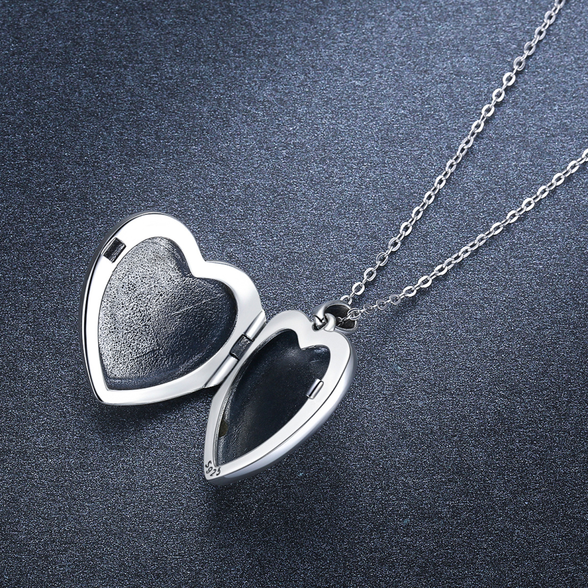 Collar personalizado con nombre y corazón en plata de ley-5