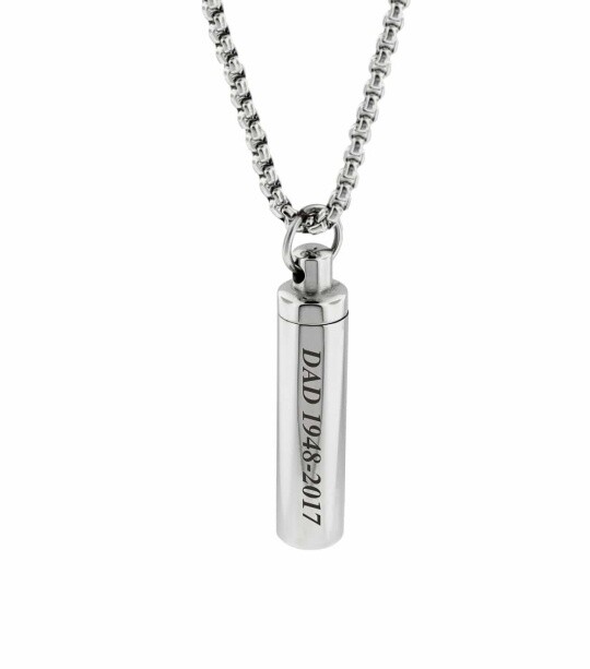 Collana con ciondolo a barre e incisione personalizzata in argento sterling