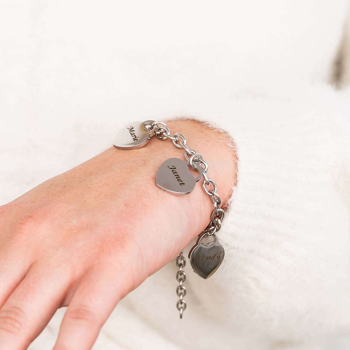 Pulsera de Plata de Ley con Grabado Personalizado y Colgante Corazón-2