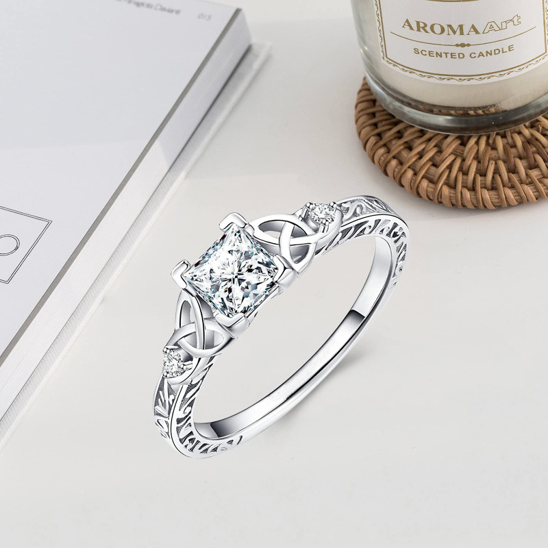 Srebrna obrączka ślubna z celtyckim węzłem i kwadratowym moissanitem w kształcie księżniczki-kwadratu-4