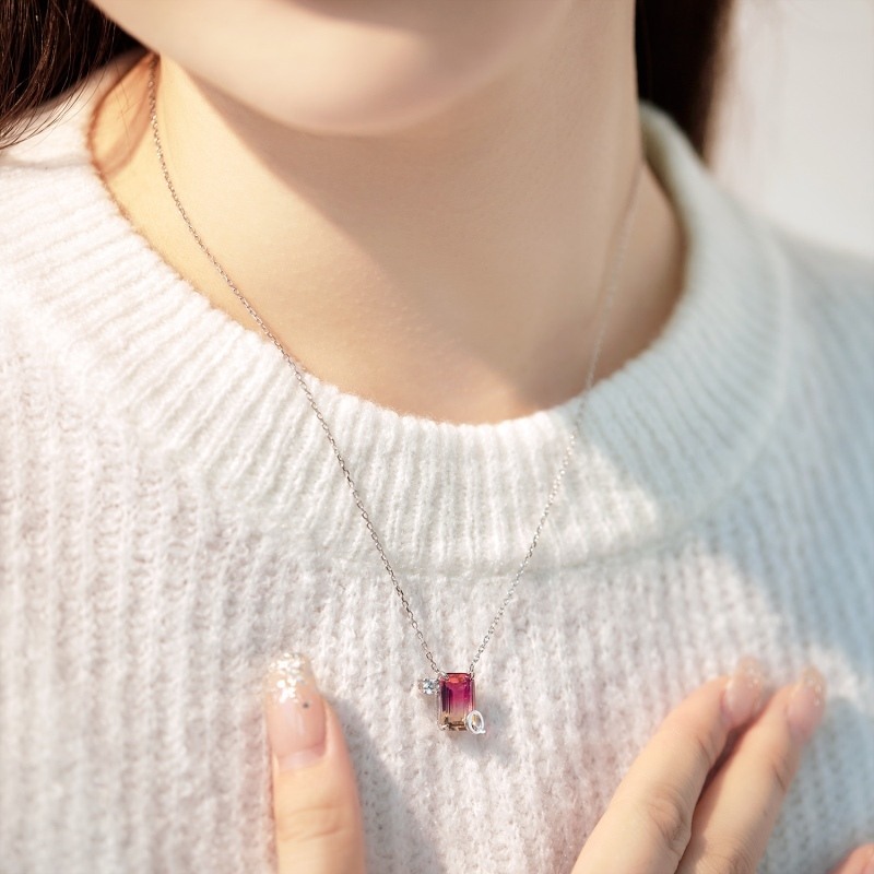 Collar con colgante cuadrado de piedra en forma de princesa de plata de ley con letra inicial Q-5