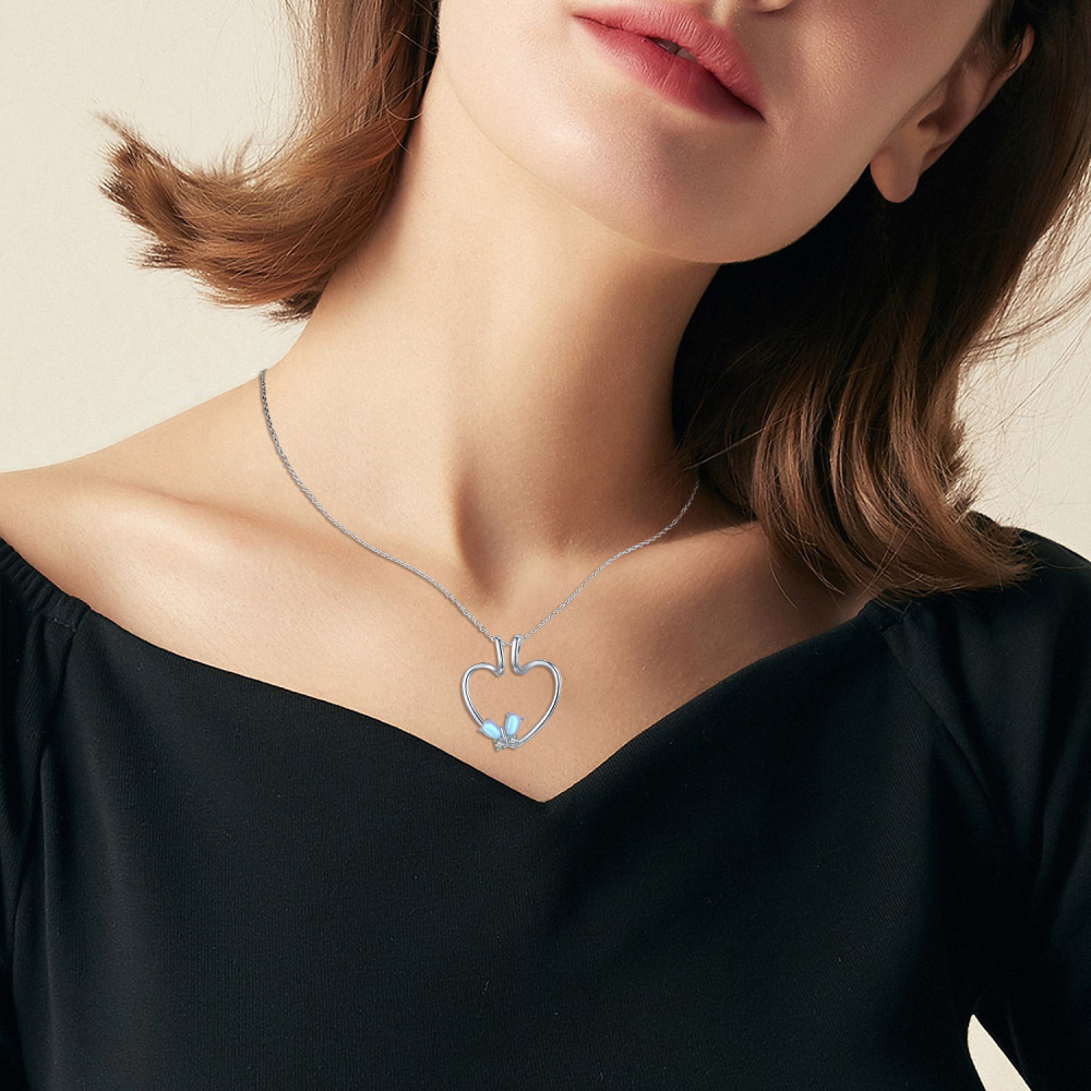 Collar con colgante de corazón y mariposa de piedra lunar en plata de ley-3