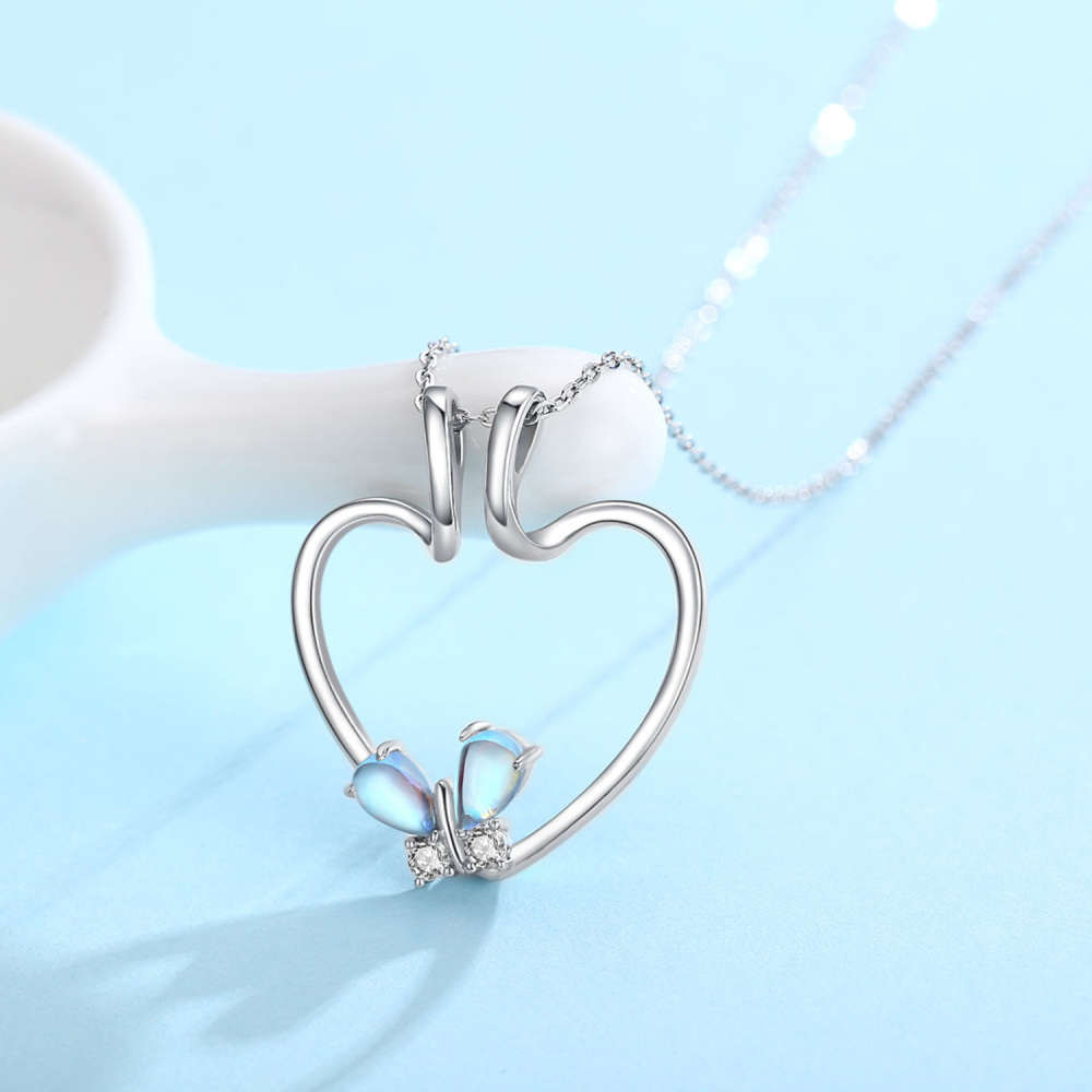 Collar con colgante de corazón y mariposa de piedra lunar en plata de ley-4
