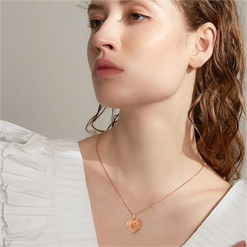 قلادة نسائية من الفضة الإسترلينية مطلية بالذهب الوردي على شكل قلب منقوش عليها صورة شخصية-2