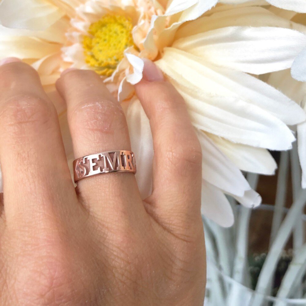 Anillo con nombre clásico personalizado en plata de ley bañado en oro rosa para mujer-2