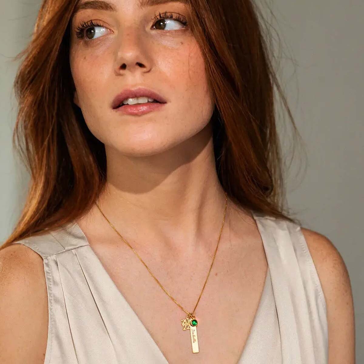 Collar de plata de ley con circonita cúbica de corte redondo y piedra de nacimiento personalizada, grabado para padres e hijos.-2