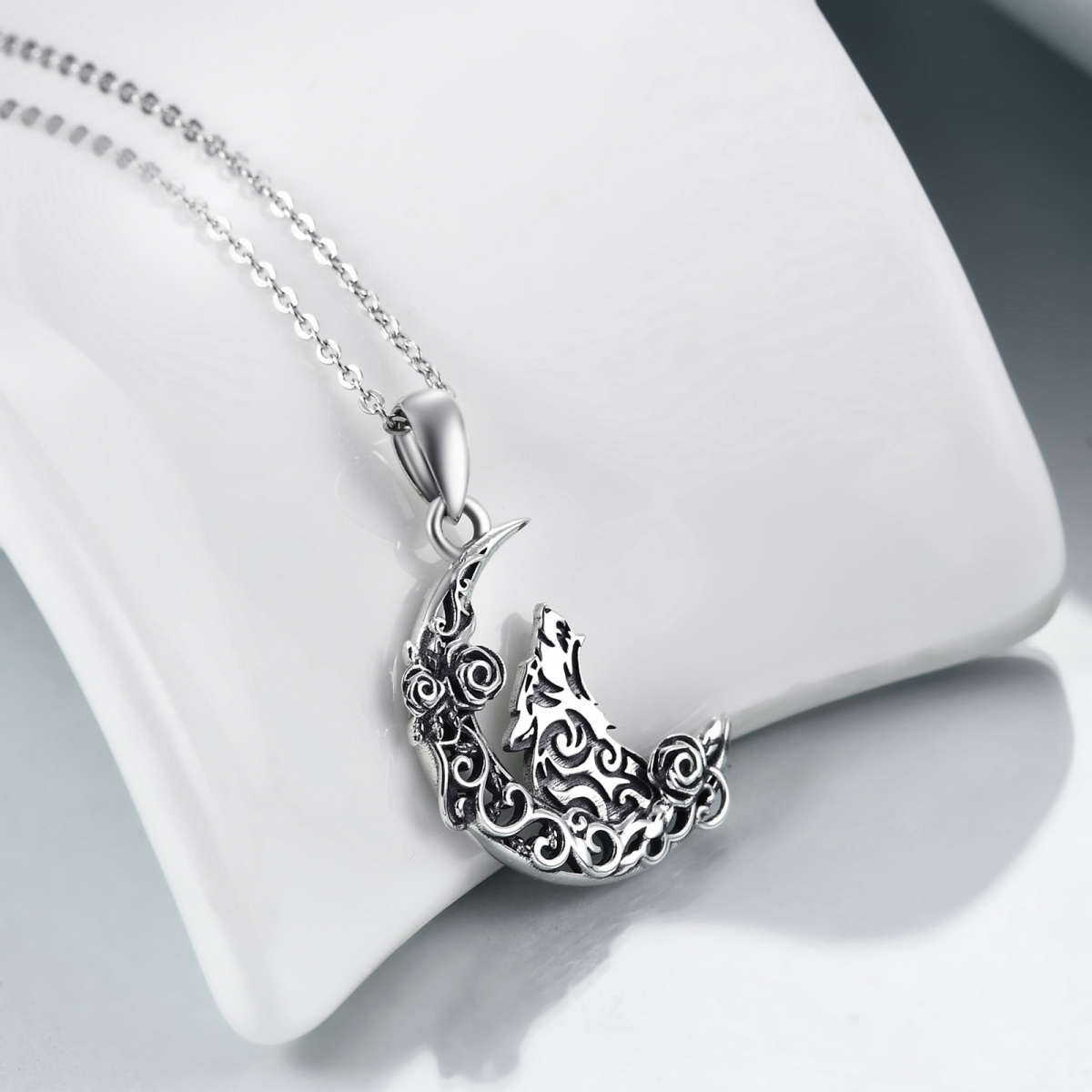 Collier en argent rose avec pendentif loup et lune-4