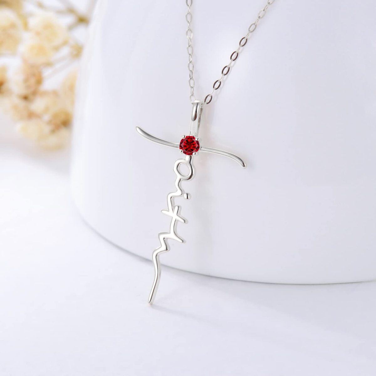 Collana con ciondolo a forma di croce in argento sterling con zirconi rotondi e parola incisa-4