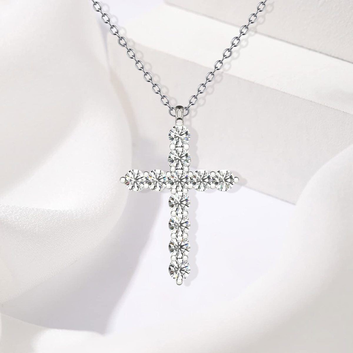 Collana con ciondolo a croce in argento sterling con moissanite rotonda-3