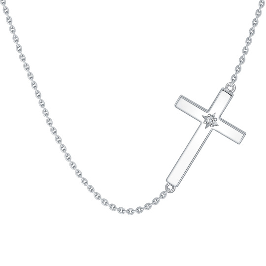 Collana con ciondolo a croce in argento sterling con moissanite rotonda