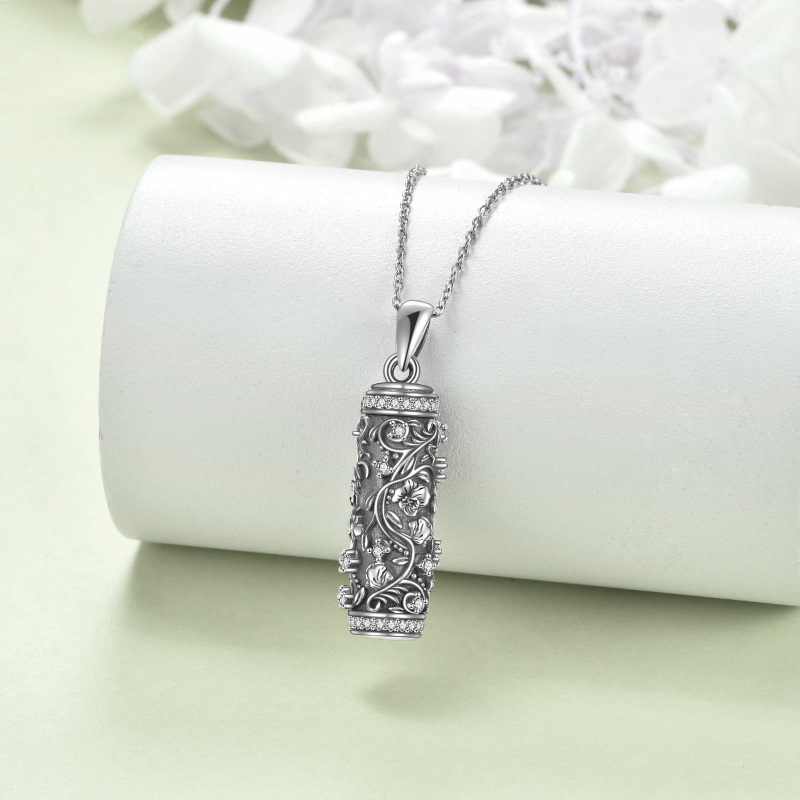 Collana d'argento con zircone rotondo e fiore di nascita per le ceneri-3