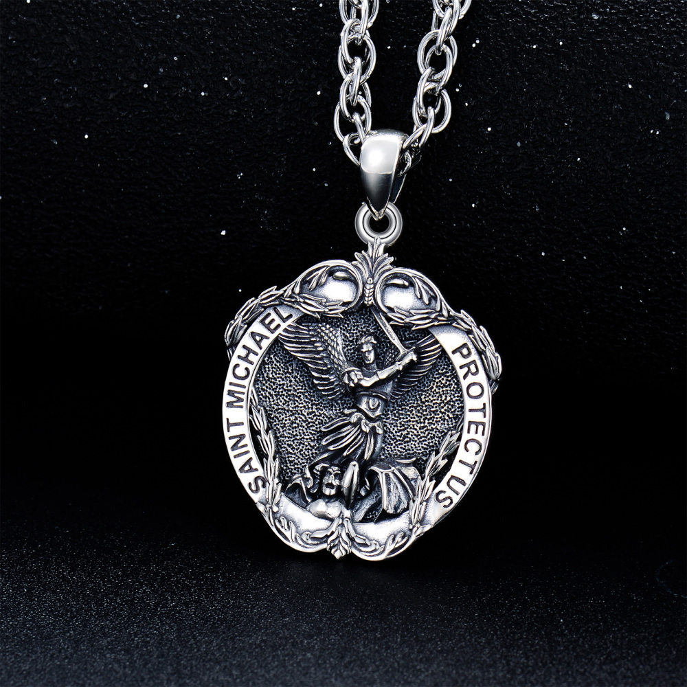 Colar de prata esterlina com pendente Saint Michael Ivy e palavra gravada para homem-3