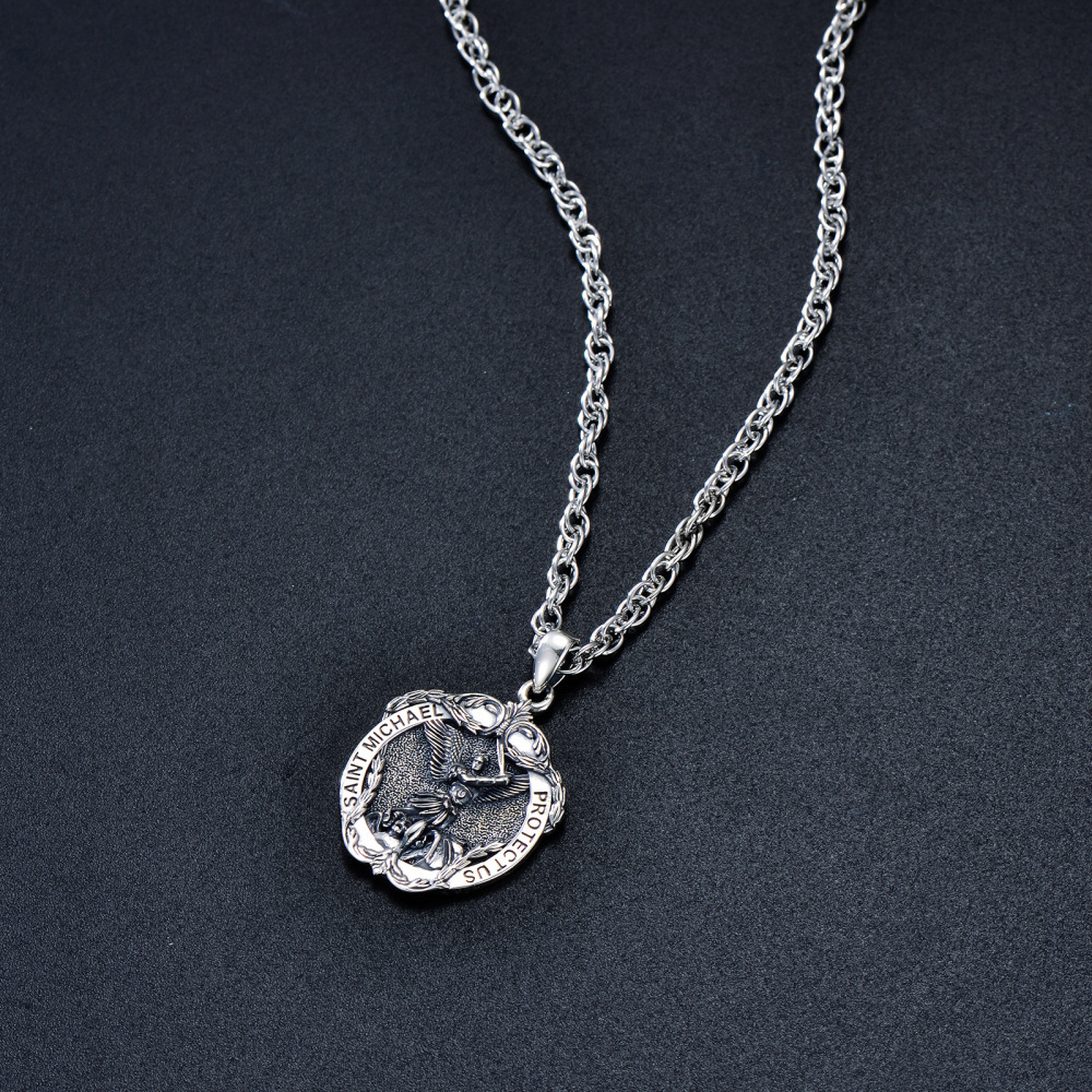 Colar de prata esterlina com pendente Saint Michael Ivy e palavra gravada para homem-4