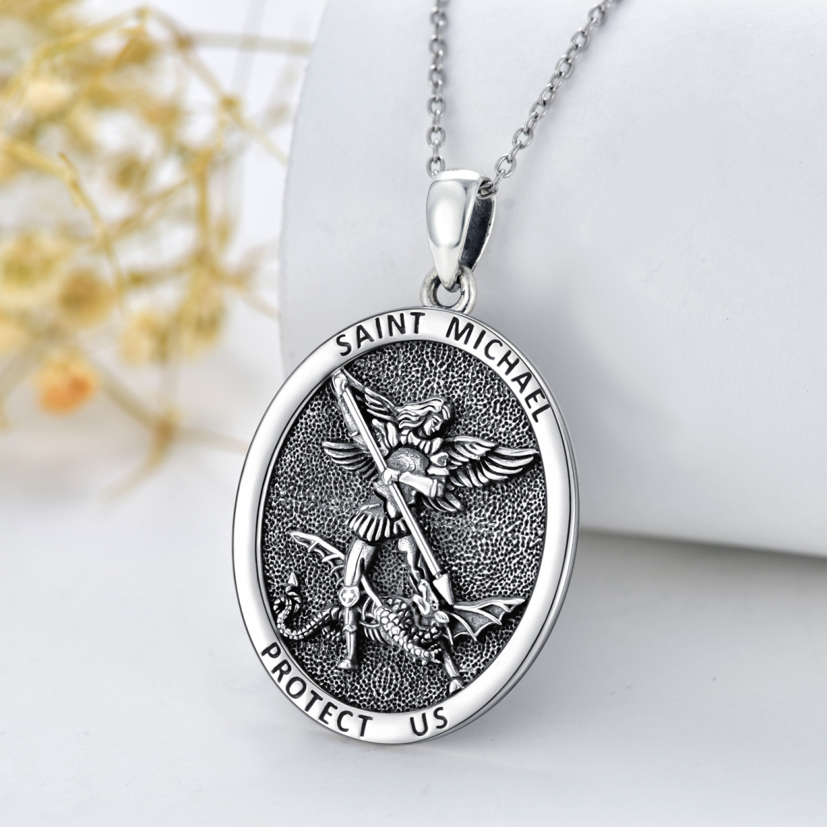 Colar com pingente oval em prata esterlina Saint Michael com palavra gravada para homens-3