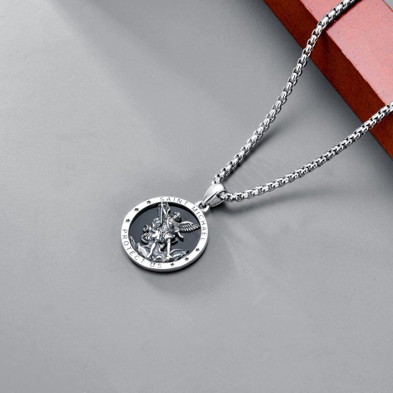 Colar de prata esterlina com pingente de São Miguel e palavra gravada para homem-4