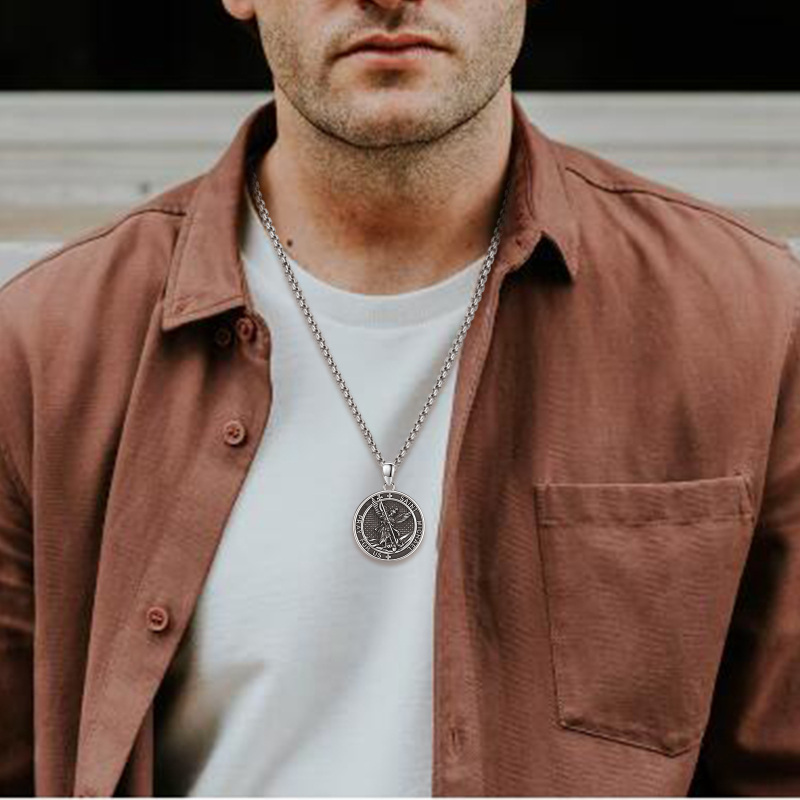 Collana con ciondolo di San Michele in argento sterling con parola incisa per uomo-2