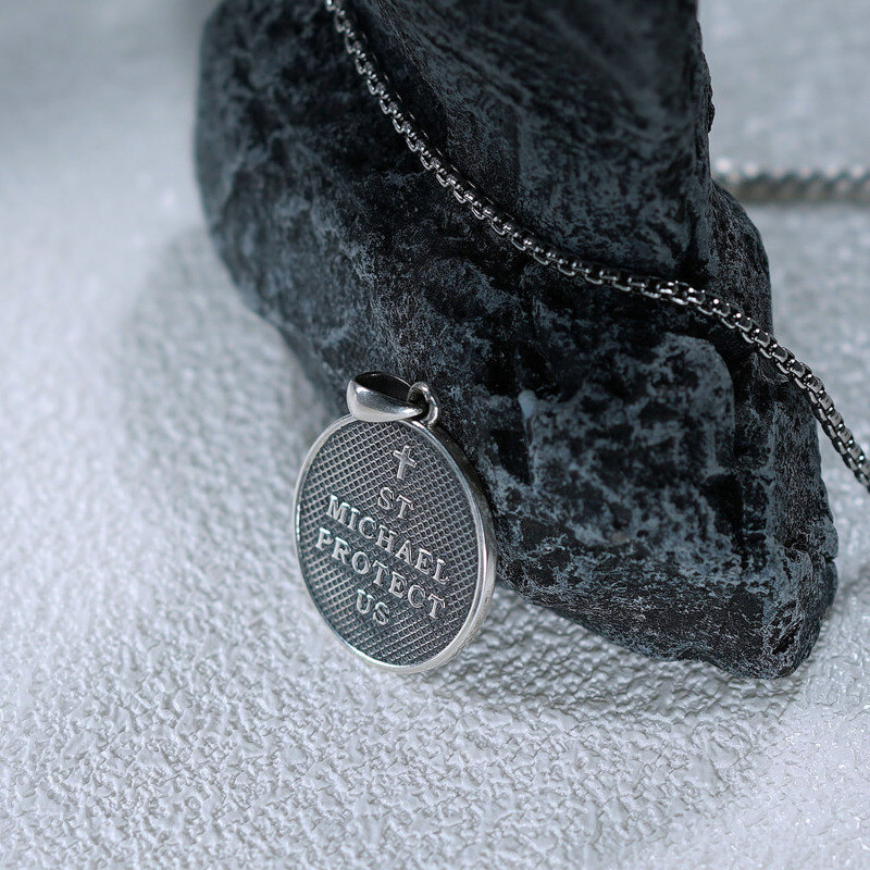 Collana con ciondolo di San Michele in argento sterling con parola incisa per uomo-4