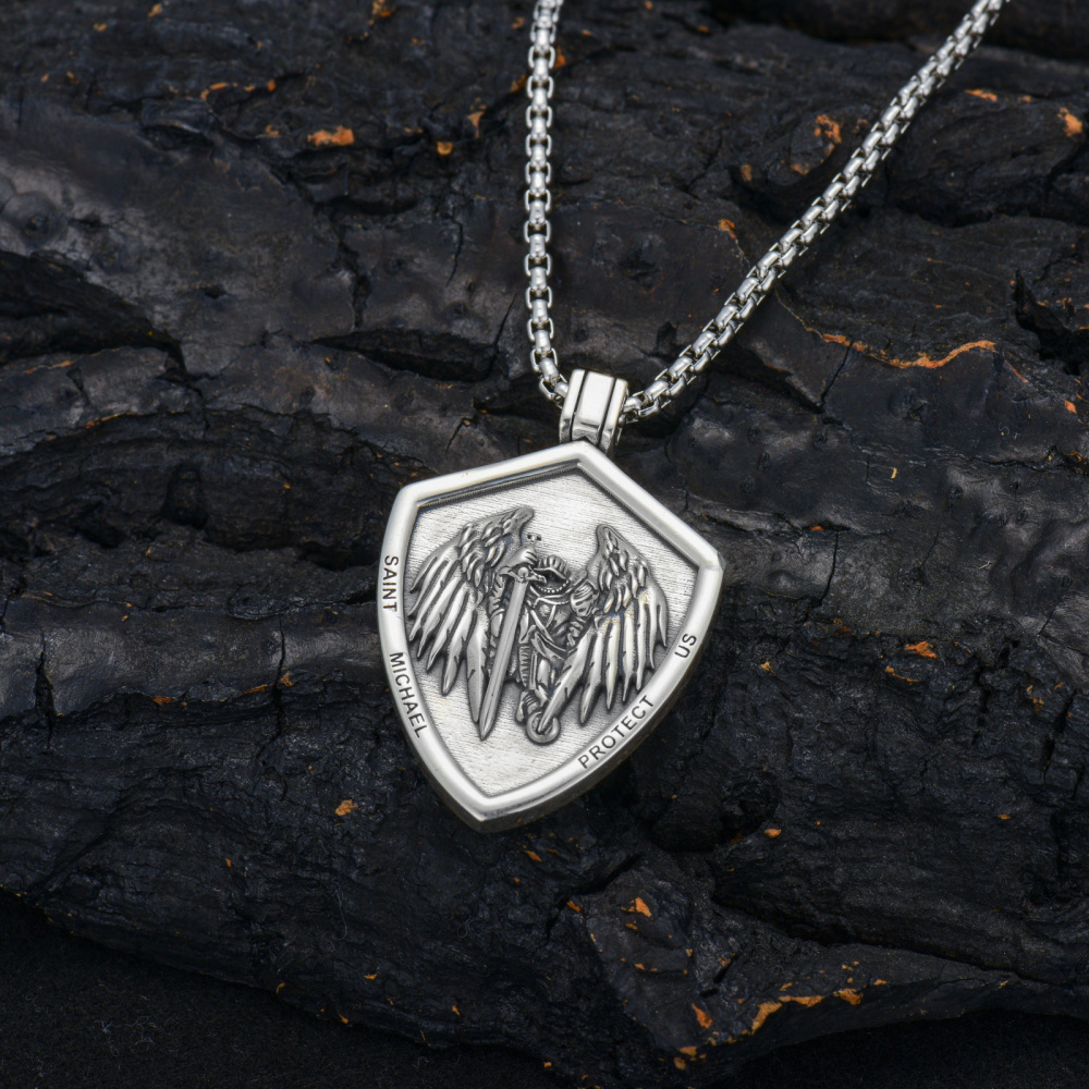 Colar de prata esterlina com pingente de São Miguel e escudo com palavra gravada para home-5
