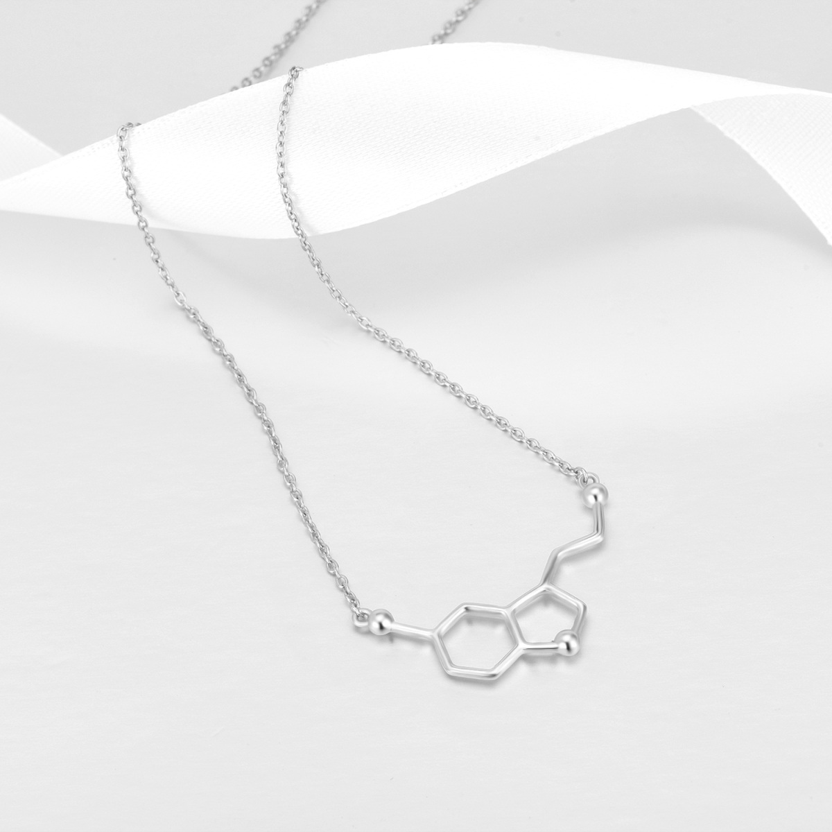 Collier en argent sterling avec pendentif en forme de molécule de sérotonine-3