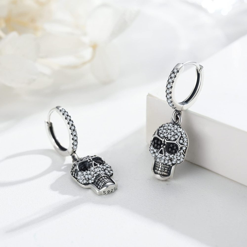 Brincos de prata esterlina com zircónias cúbicas e caveira para homem-3