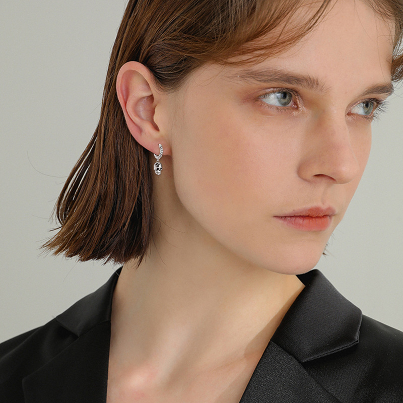 Brincos de prata esterlina com caveira de zircónias cúbicas-3