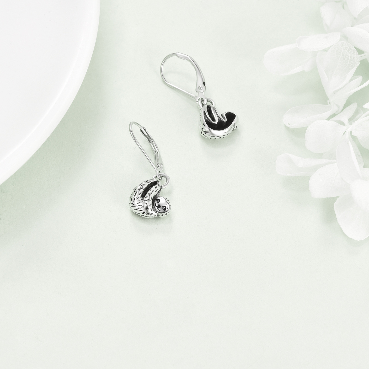 Pendientes de plata de ley Sloth Lever-back-4