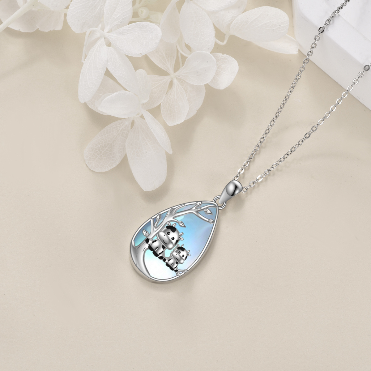 Collana in argento sterling con ciondolo a forma di goccia o di pera e di mucca in pietra lunare-4