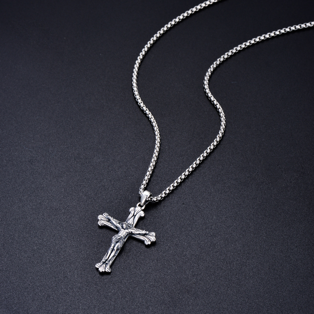 Croce testurizzata in argento sterling con ciondolo a forma di Gesù - Collana da uomo-4