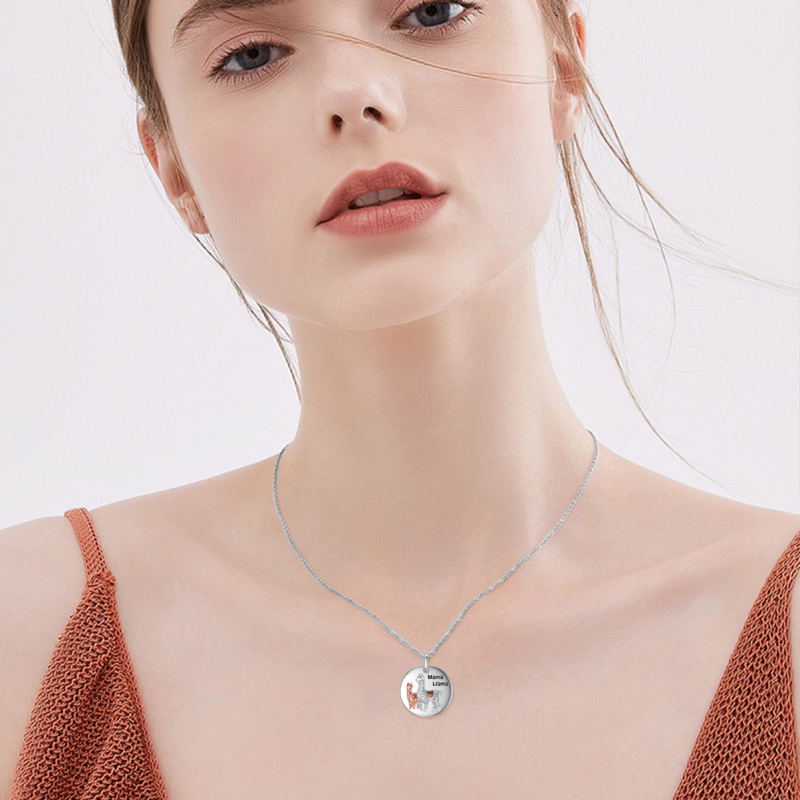 Srebrny dwukolorowy naszyjnik z wisiorkiem w kształcie monety Alpaca Mama Lama-2