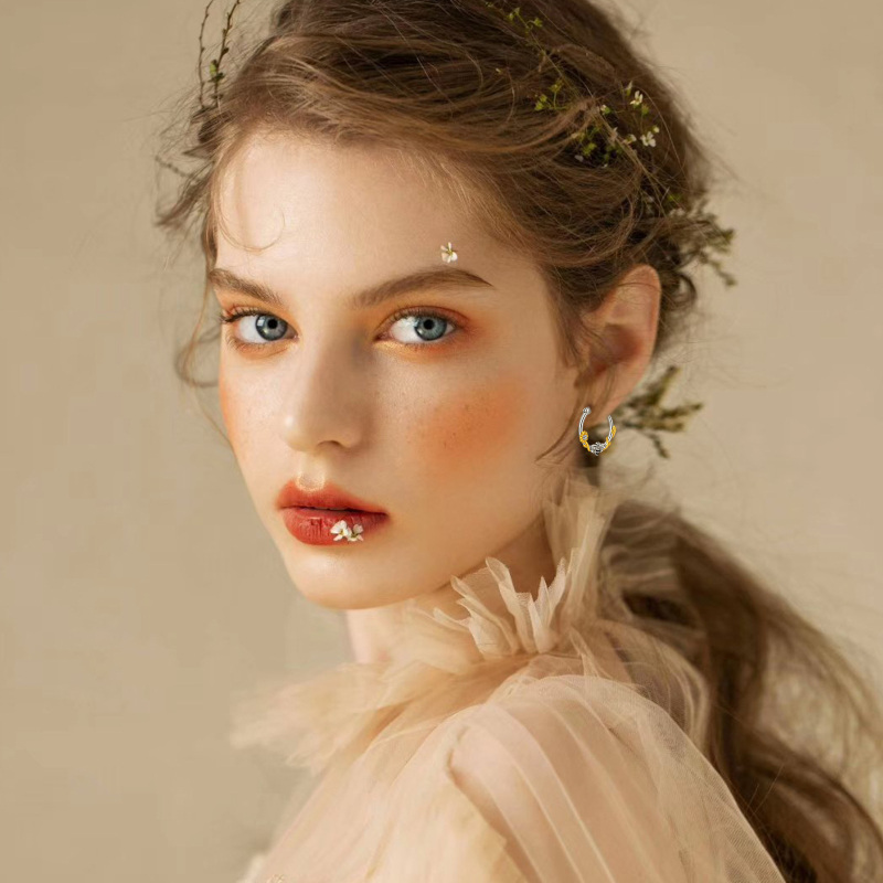 Brincos de prata esterlina com dois tons de abelha e girassol-2