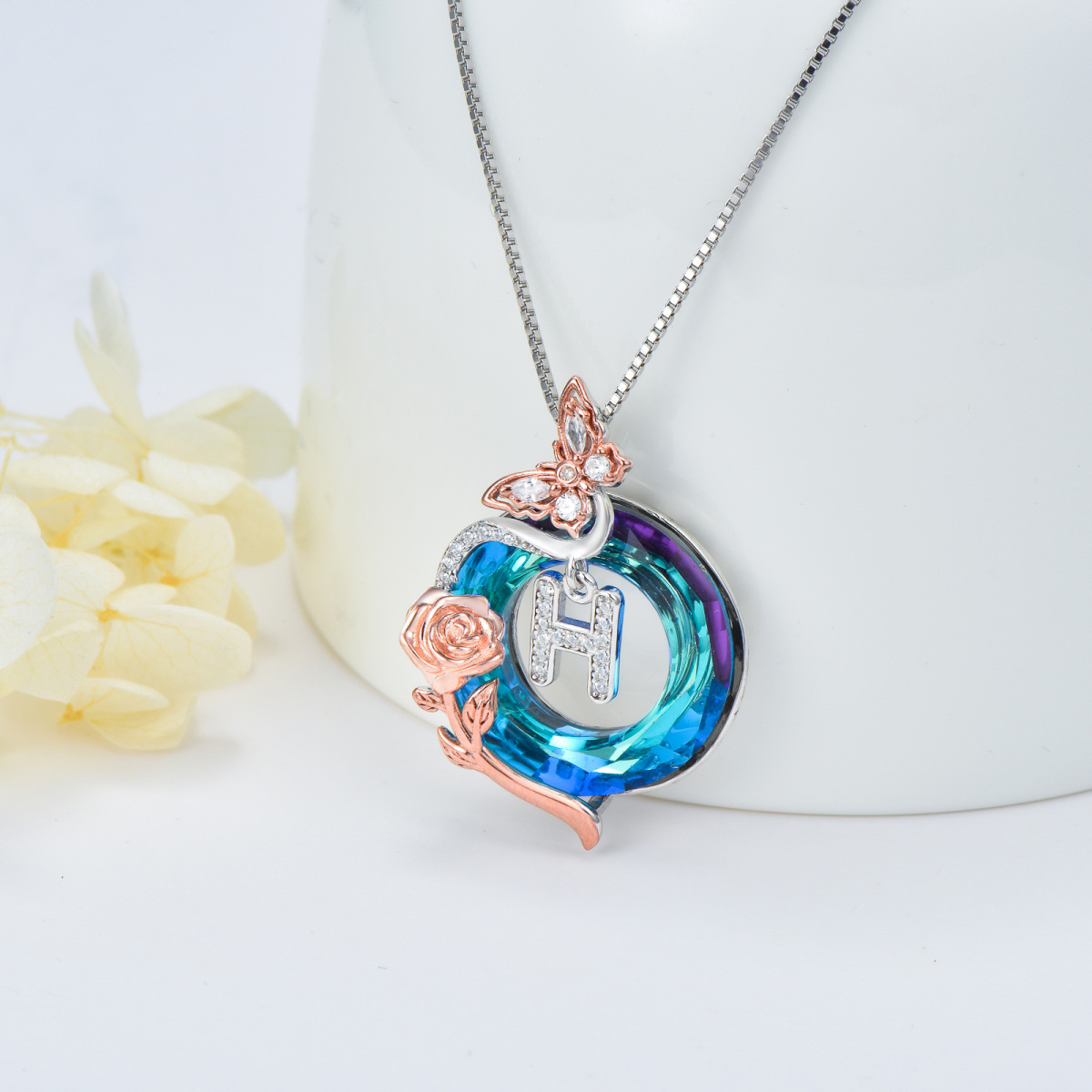 Colar de prata esterlina com pingente de cristal Butterfly Rose em dois tons e letra inici-4