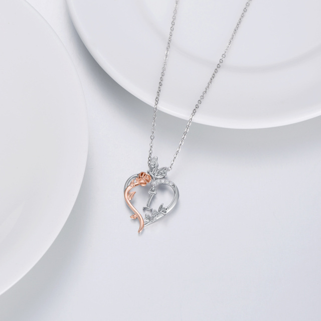 Collana in argento sterling bicolore con pendente a forma di cuore e rosa a forma di farfalla con la lettera iniziale I-4