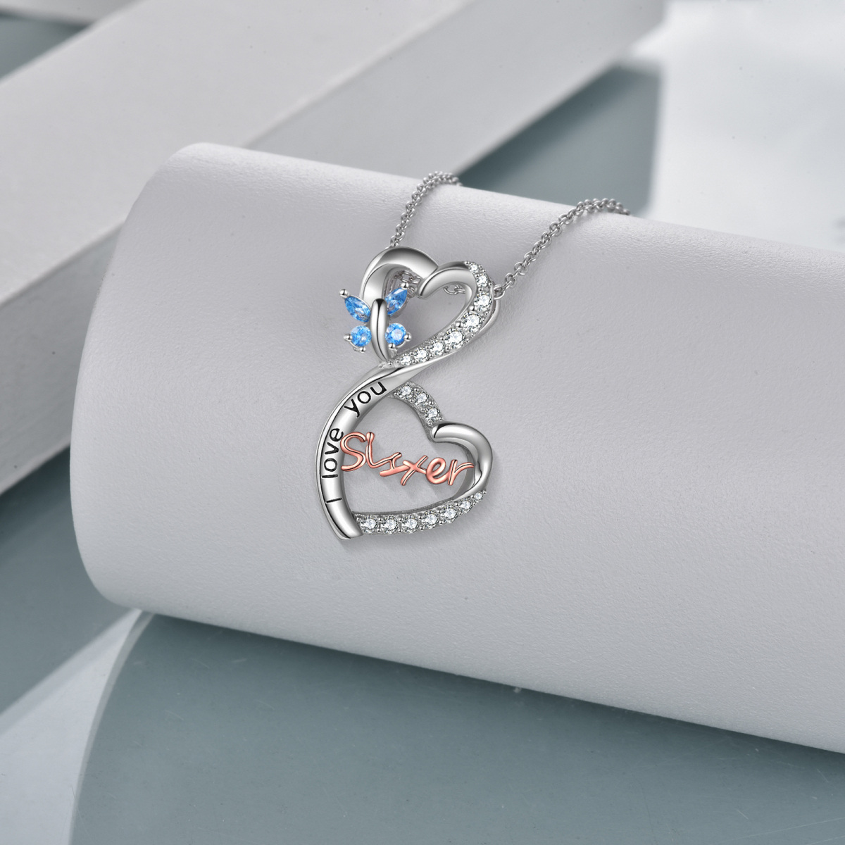 Collana con ciondolo a forma di farfalla e cuore in argento sterling bicolore con zirconi cubici con parola incisa 