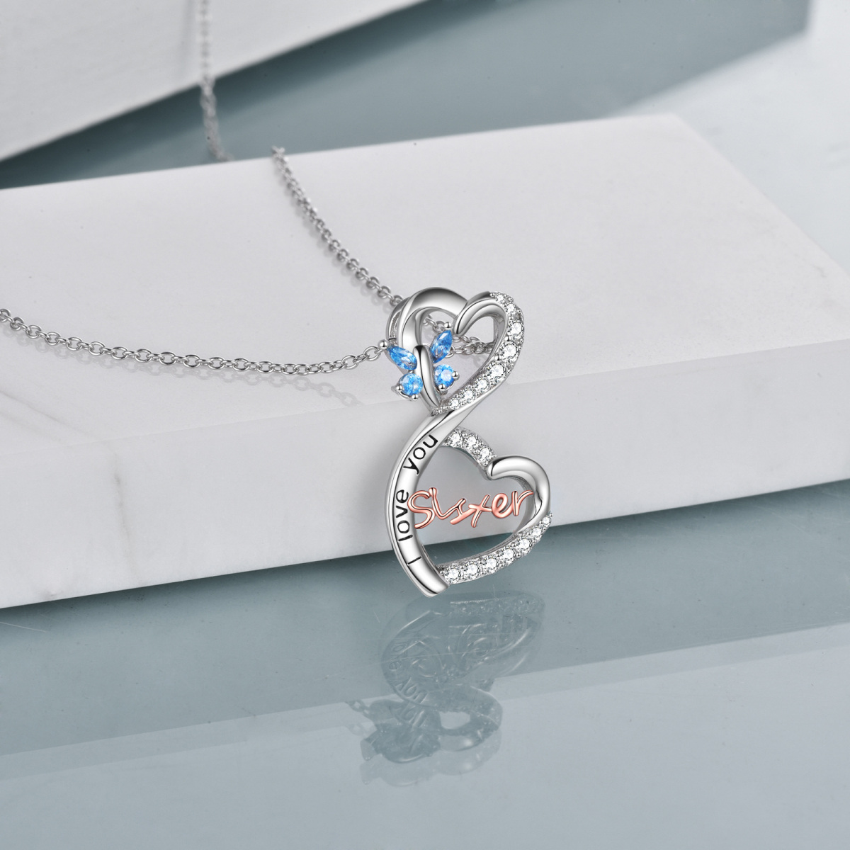 Collana con ciondolo a forma di farfalla e cuore in argento sterling bicolore con zirconi cubici con parola incisa 