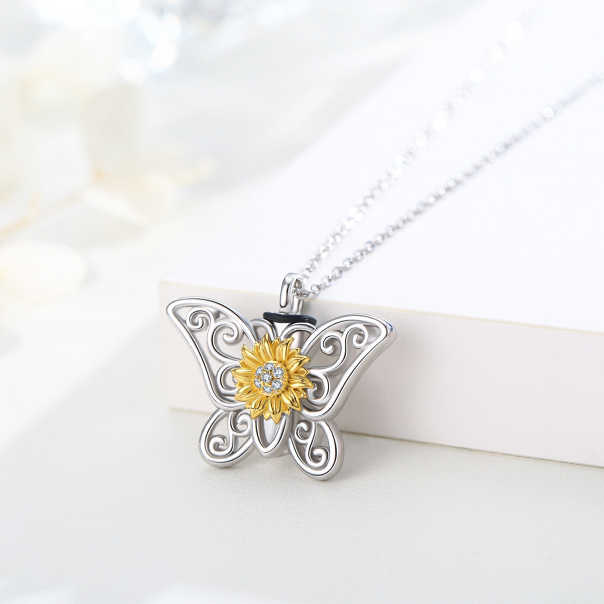 Collana d'argento bicolore con farfalla e girasole per urna per le ceneri-3