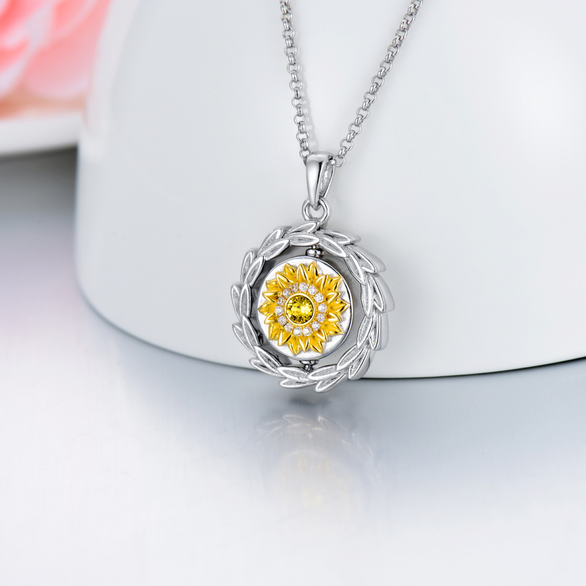 Collana d'argento bicolore con girasole di cristallo a forma circolare per le ceneri con parola incisa-3