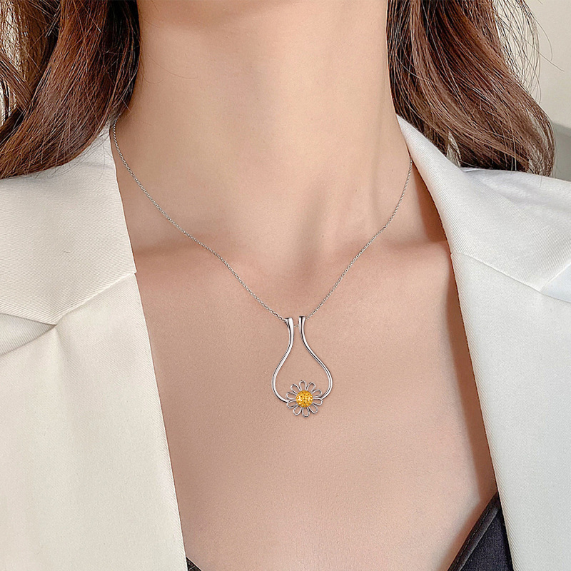 Naszyjnik z wisiorkiem w kształcie stokrotki w kształcie koła ze srebra próby 925-2