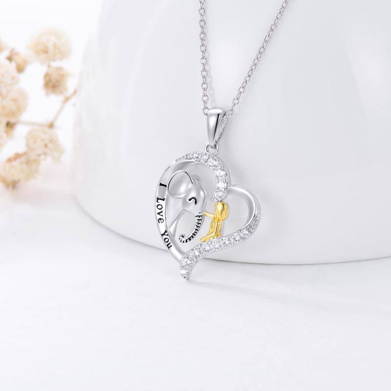 Collar con colgante de corazón de elefante con forma circular de dos tonos y circonita cúbica de plata de ley con palabra grabada-3