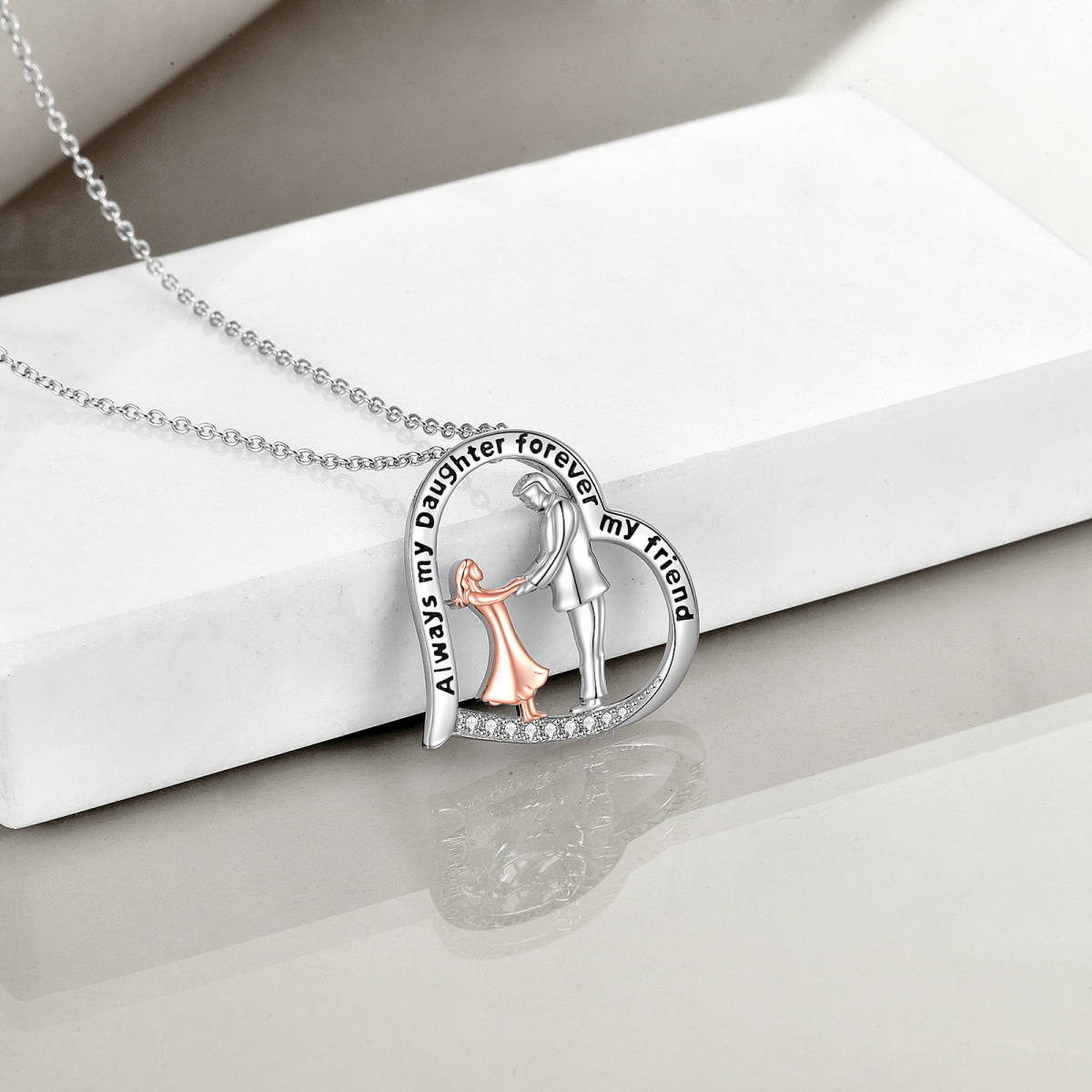 Collar con colgante de corazón de padre e hija con circonita cúbica circular de dos tonos de plata de ley con palabra grabada para mujer-4