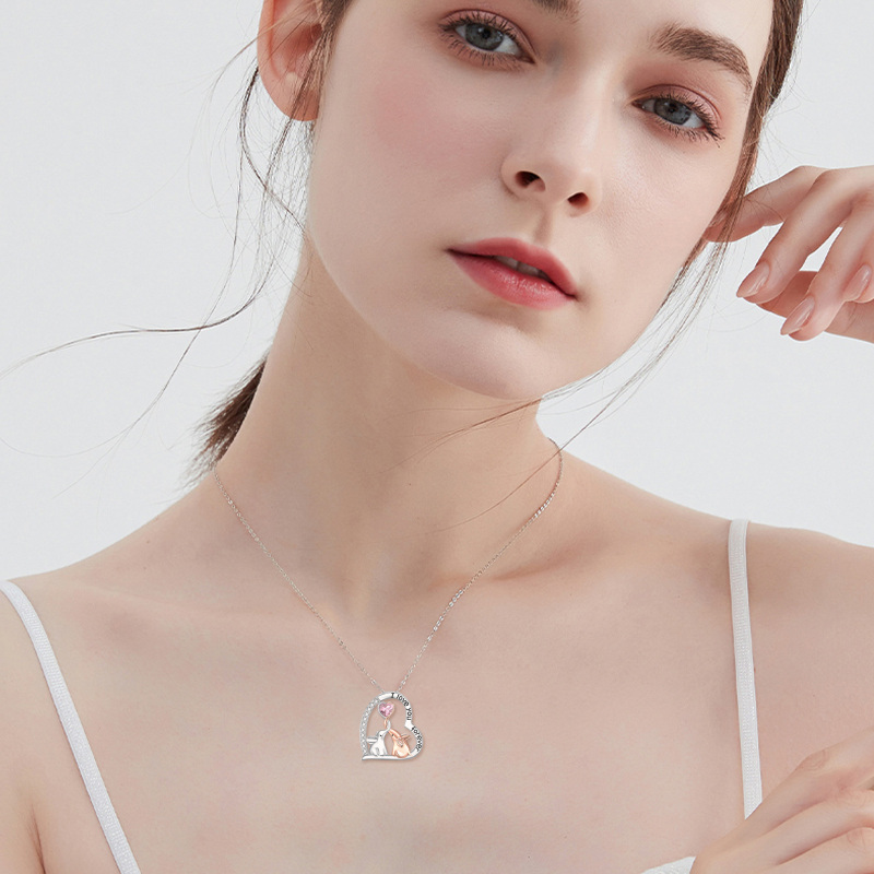 Colar com pingente de elefante de zircônia circular de dois tons em prata esterlina com palavra gravada para mulheres-2