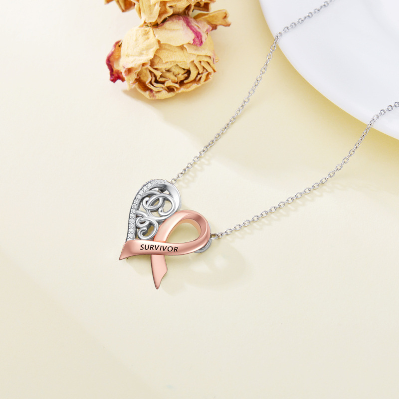 قلادة من الفضة الإسترلينية بتصميم دائري ثنائي اللون مرصعة بزركونيا مكعبة على شكل قلب وشريط مع كلمة محفورة-4