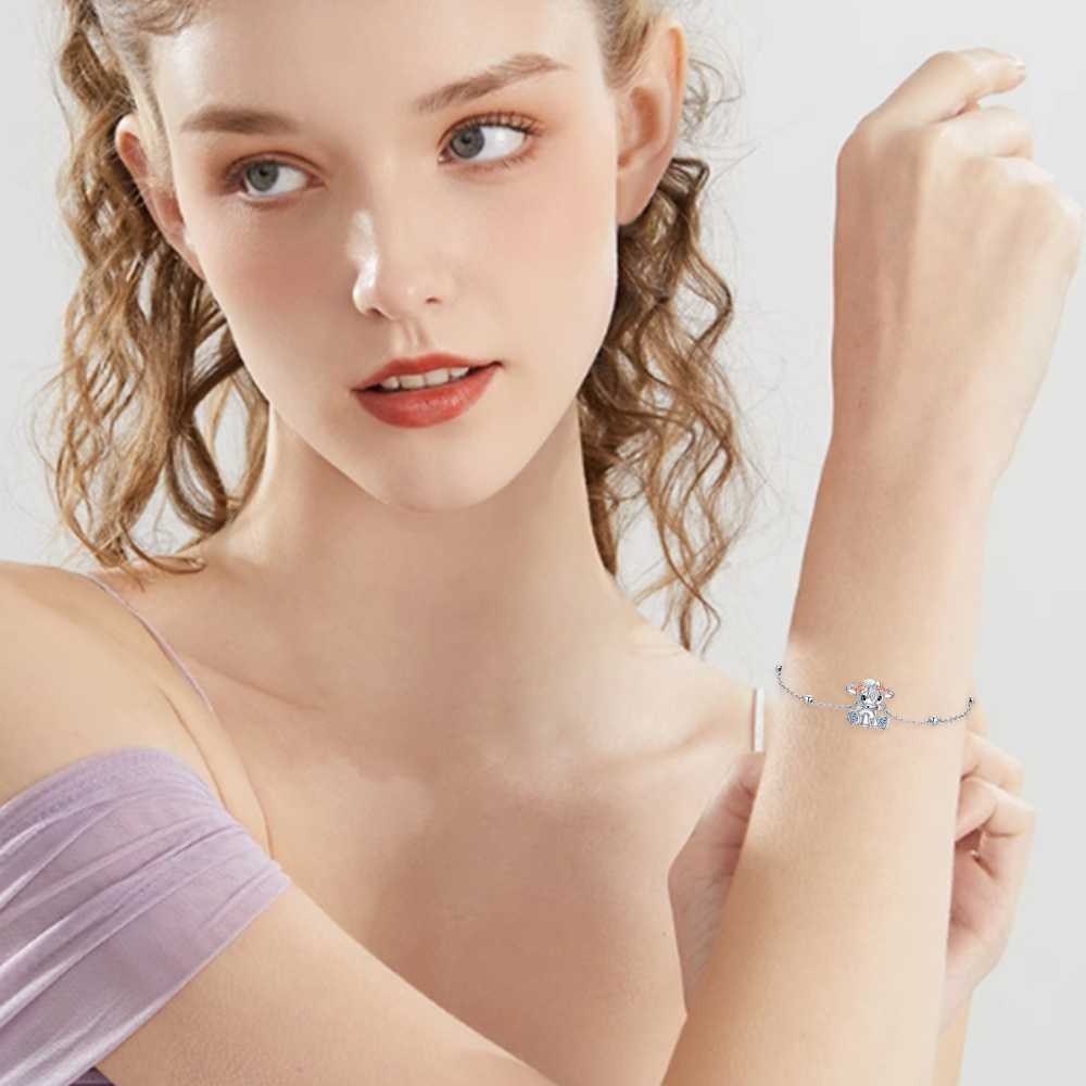 Pulsera de plata de ley de dos tonos con forma circular de circonita cúbica Highland Cow P-2