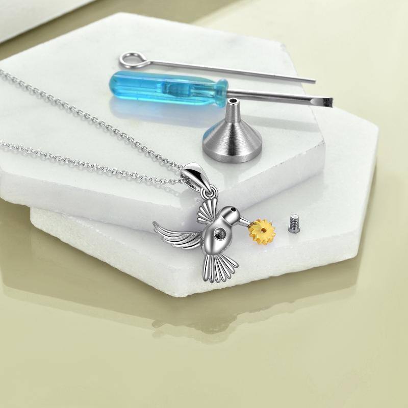 Sterling zilveren tweekleurige cirkelvormige kubieke zirkonia kolibrie & zonnebloem Urn ketting voor as-4