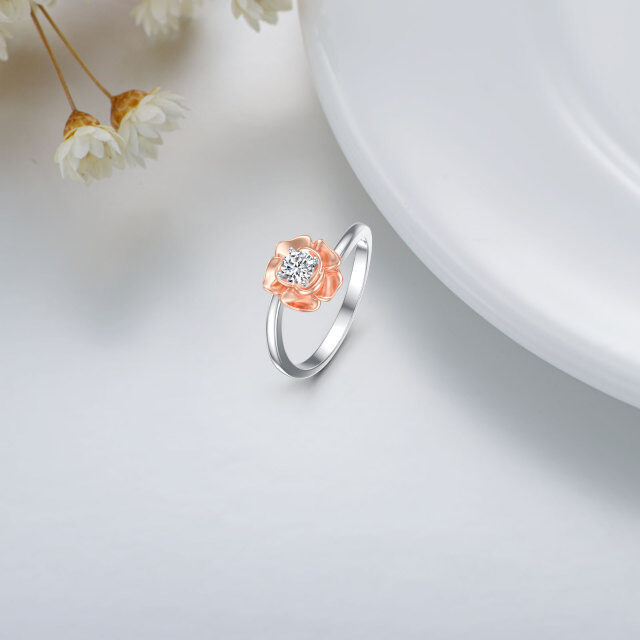 Anillo de compromiso con rosa de moissanita y forma circular de dos tonos en plata de ley-4