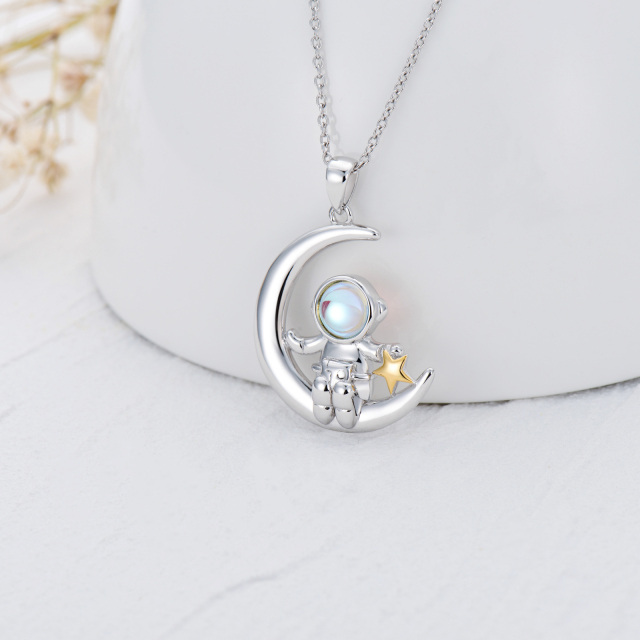 Plata de ley de dos tonos en forma circular Moonstone Astronauta y la Luna y la Estrella C-3