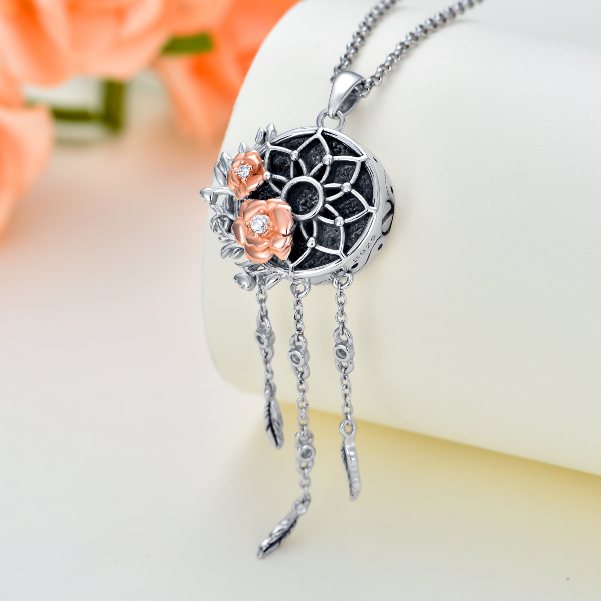 Plata de ley de dos tonos en forma circular Cubic Zirconia Rose & Dream Catcher Urna Colla-4