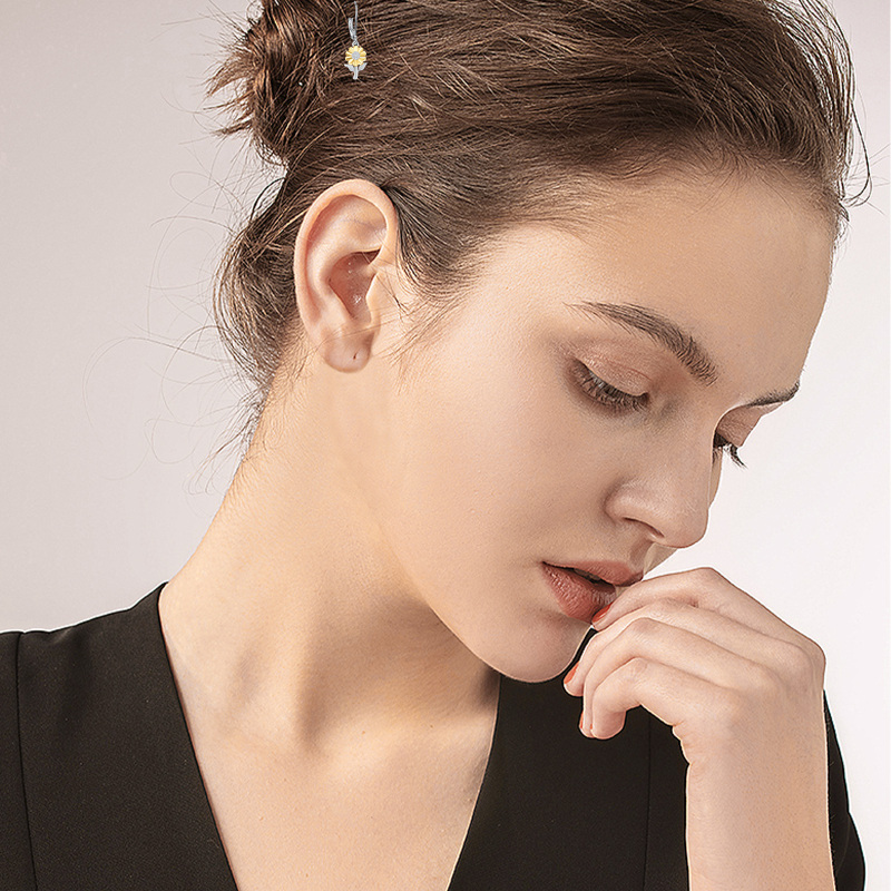 أقراط دوارة من الفضة الإسترلينية ثنائية اللون مرصعة بزركونيا مكعبة على شكل دوار الشمس-2